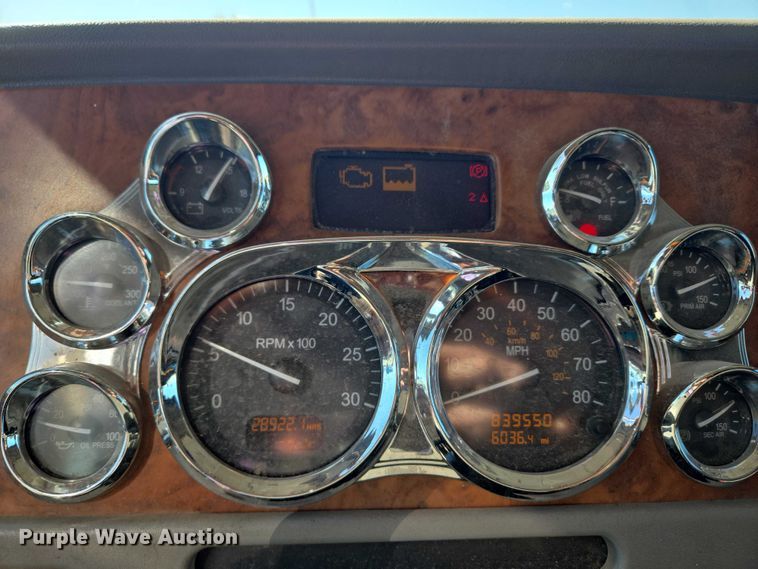 image for item ET5251 2008 Peterbilt 388 semi truck