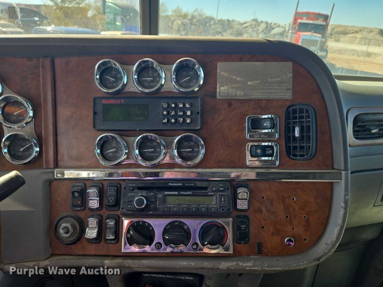 image for item ET5251 2008 Peterbilt 388 semi truck