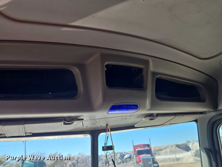 image for item ET5251 2008 Peterbilt 388 semi truck