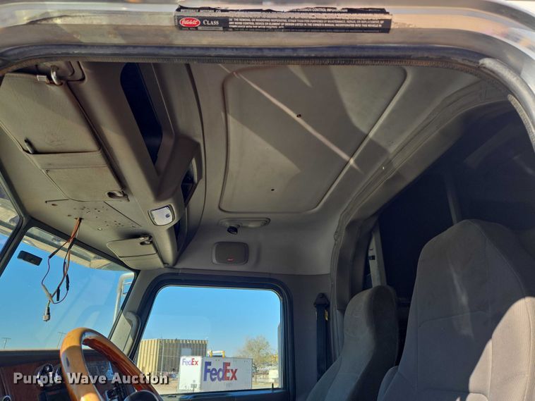 image for item ET5251 2008 Peterbilt 388 semi truck