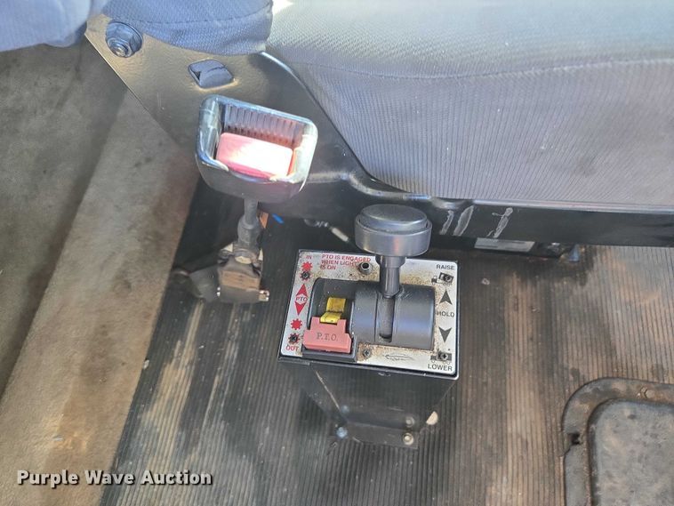 image for item ET5251 2008 Peterbilt 388 semi truck