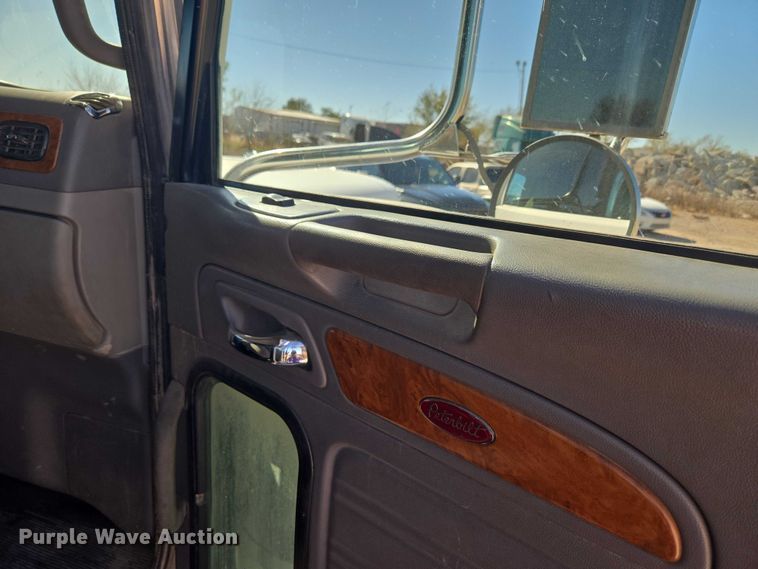 image for item ET5251 2008 Peterbilt 388 semi truck