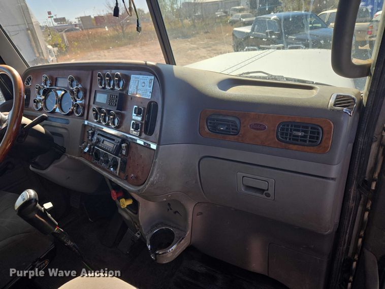 image for item ET5251 2008 Peterbilt 388 semi truck
