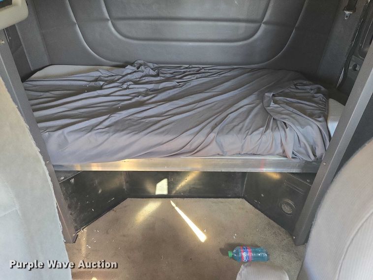 image for item ET5251 2008 Peterbilt 388 semi truck