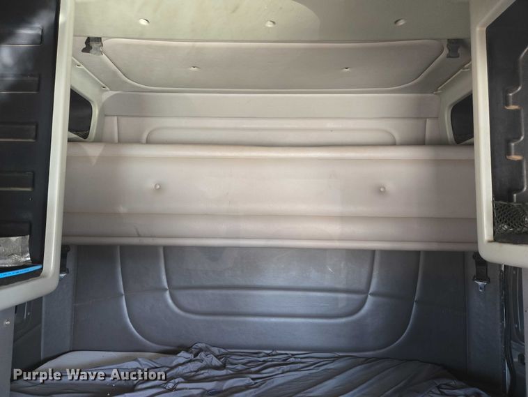 image for item ET5251 2008 Peterbilt 388 semi truck