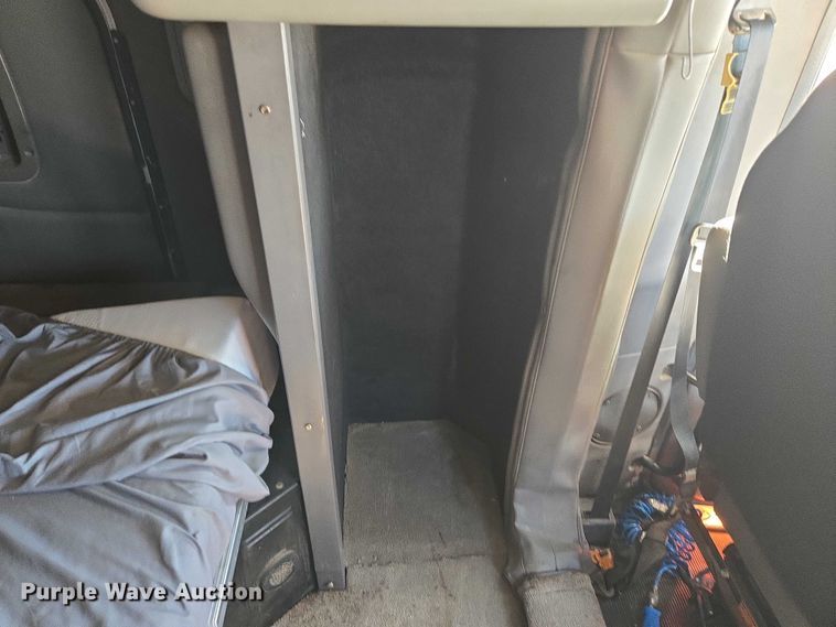 image for item ET5251 2008 Peterbilt 388 semi truck