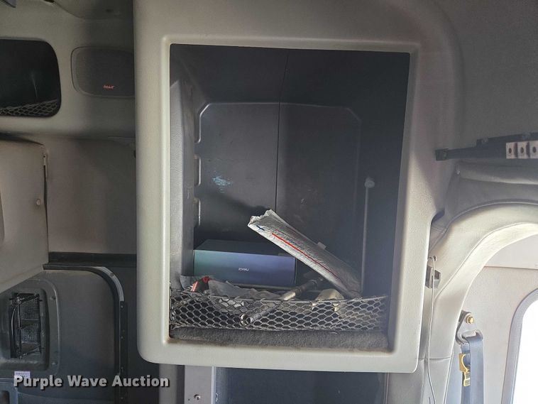 image for item ET5251 2008 Peterbilt 388 semi truck