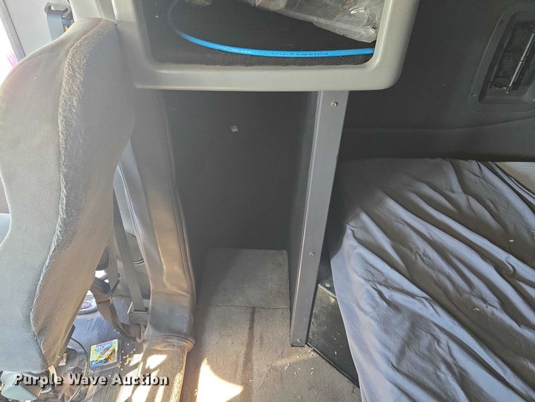 image for item ET5251 2008 Peterbilt 388 semi truck