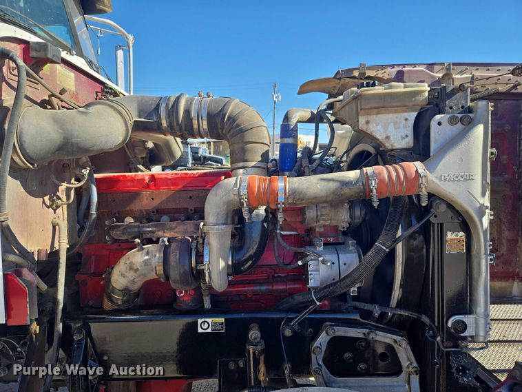 image for item ET5251 2008 Peterbilt 388 semi truck