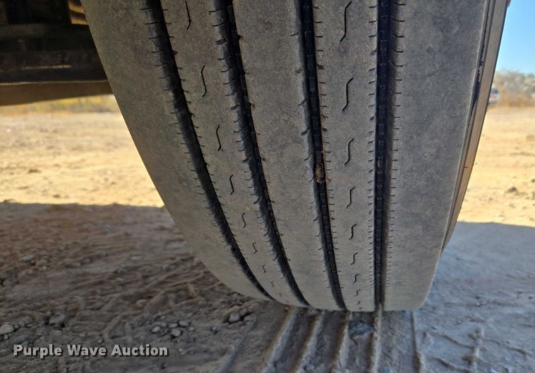 image for item ET5251 2008 Peterbilt 388 semi truck