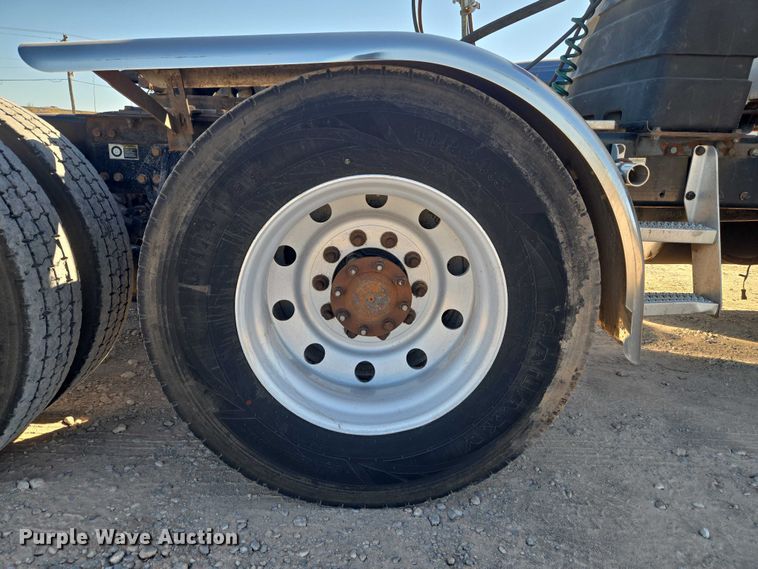 image for item ET5251 2008 Peterbilt 388 semi truck