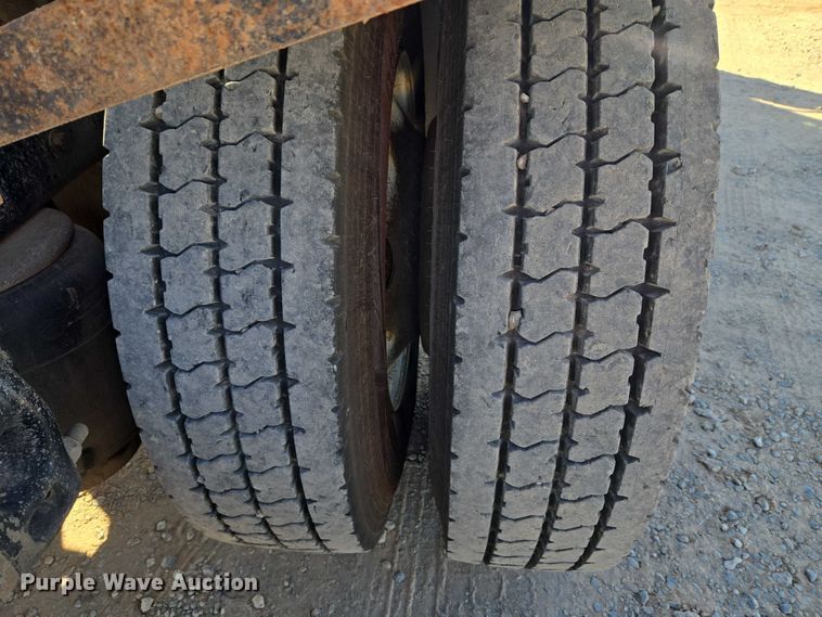 image for item ET5251 2008 Peterbilt 388 semi truck