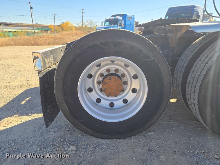 image for item ET5251 2008 Peterbilt 388 semi truck