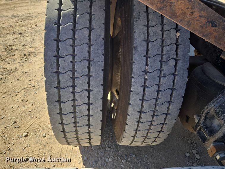 image for item ET5251 2008 Peterbilt 388 semi truck