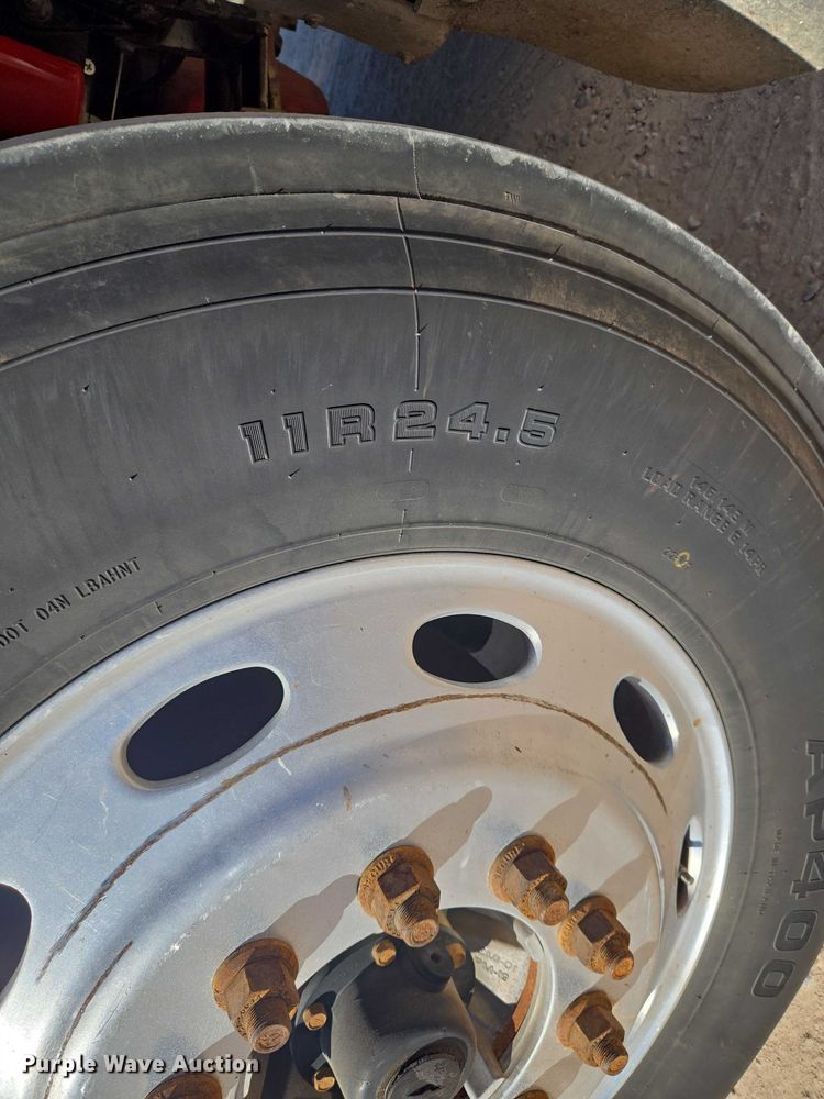 image for item ET5251 2008 Peterbilt 388 semi truck