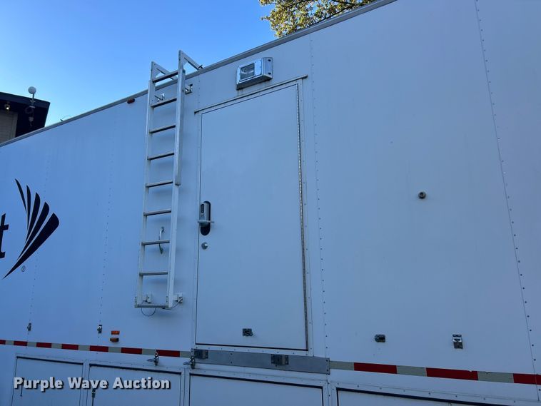 image for item ET6501 2013 Trailer 40' CUPCOW communications trailer