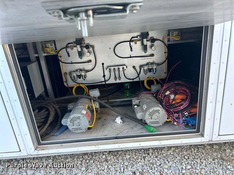 image for item ET6501 2013 Trailer 40' CUPCOW communications trailer