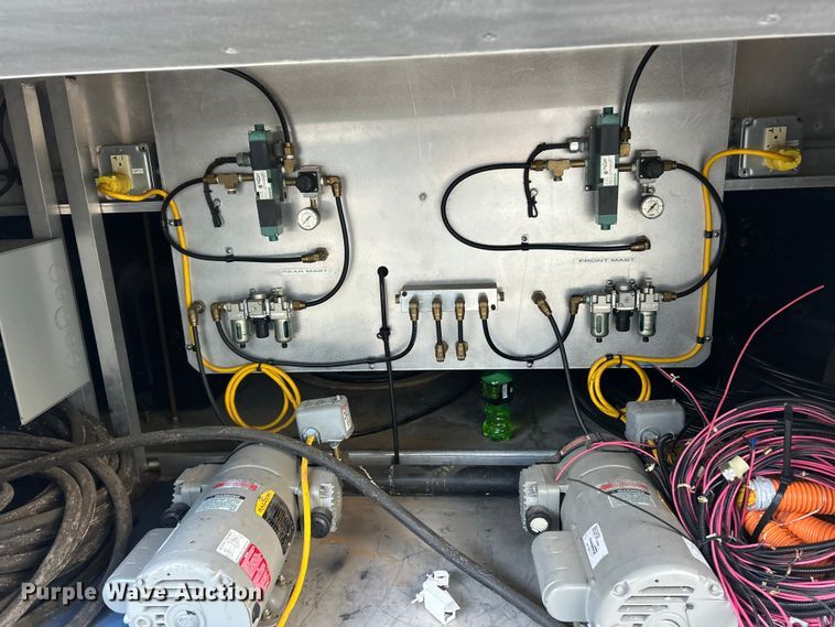 image for item ET6501 2013 Trailer 40' CUPCOW communications trailer