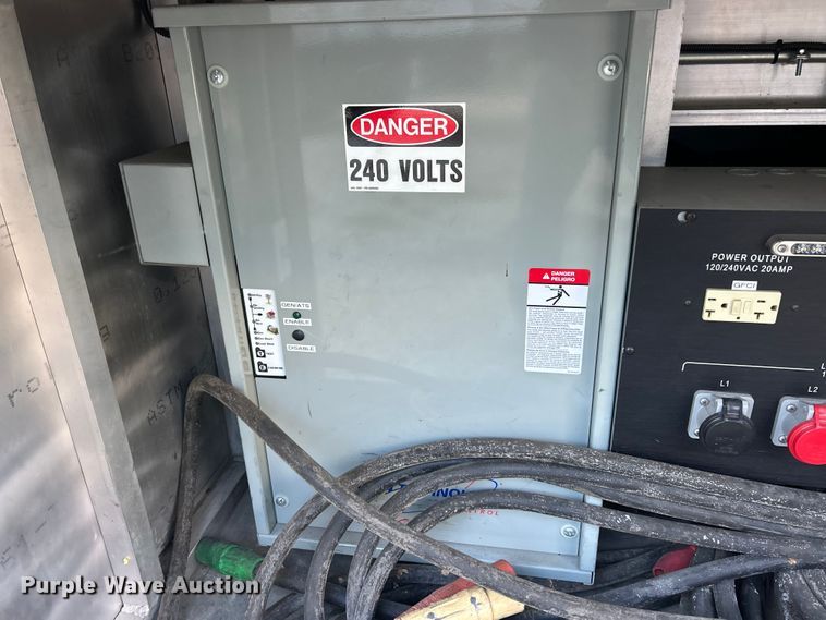 image for item ET6501 2013 Trailer 40' CUPCOW communications trailer