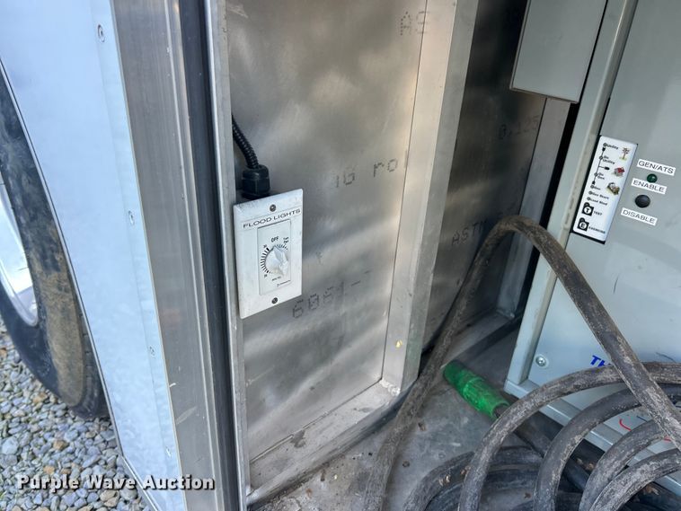 image for item ET6501 2013 Trailer 40' CUPCOW communications trailer