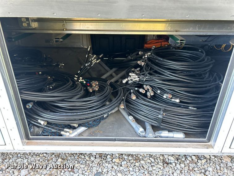 image for item ET6501 2013 Trailer 40' CUPCOW communications trailer