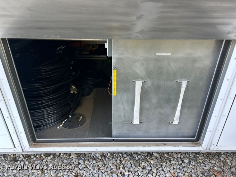 image for item ET6501 2013 Trailer 40' CUPCOW communications trailer