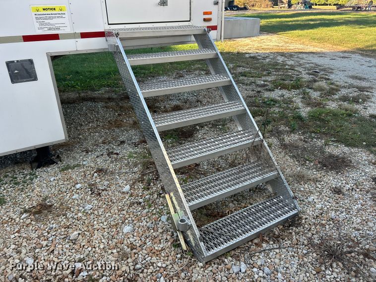 image for item ET6501 2013 Trailer 40' CUPCOW communications trailer