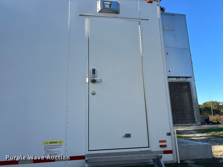 image for item ET6501 2013 Trailer 40' CUPCOW communications trailer