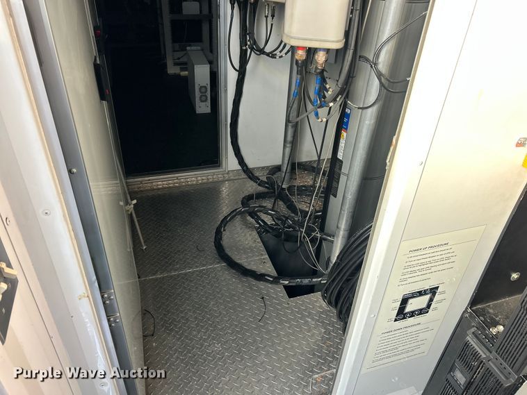 image for item ET6501 2013 Trailer 40' CUPCOW communications trailer