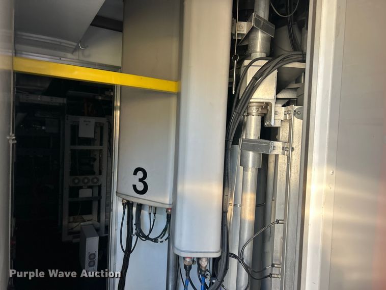 image for item ET6501 2013 Trailer 40' CUPCOW communications trailer