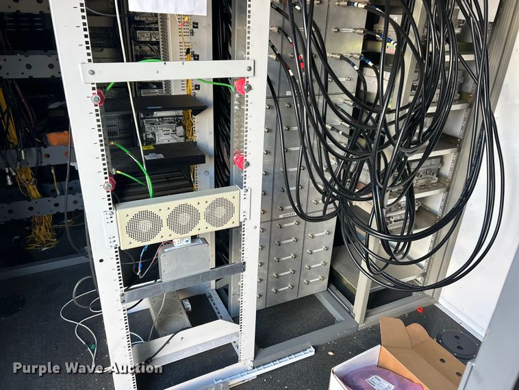 image for item ET6501 2013 Trailer 40' CUPCOW communications trailer