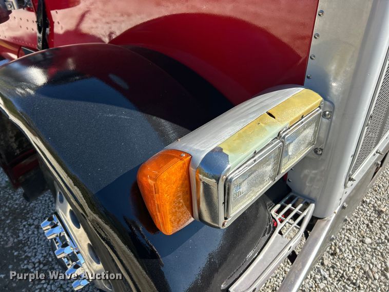 image for item ET6595 1998 Peterbilt 379 semi truck