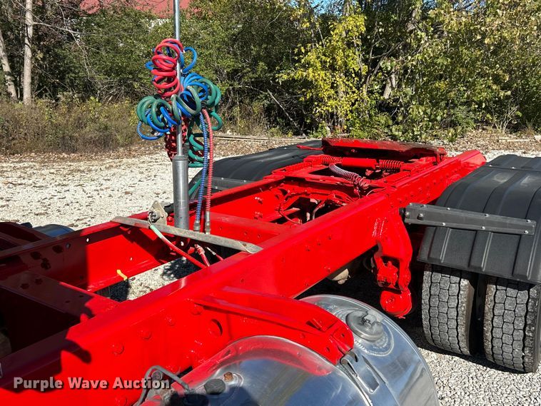 image for item ET6595 1998 Peterbilt 379 semi truck