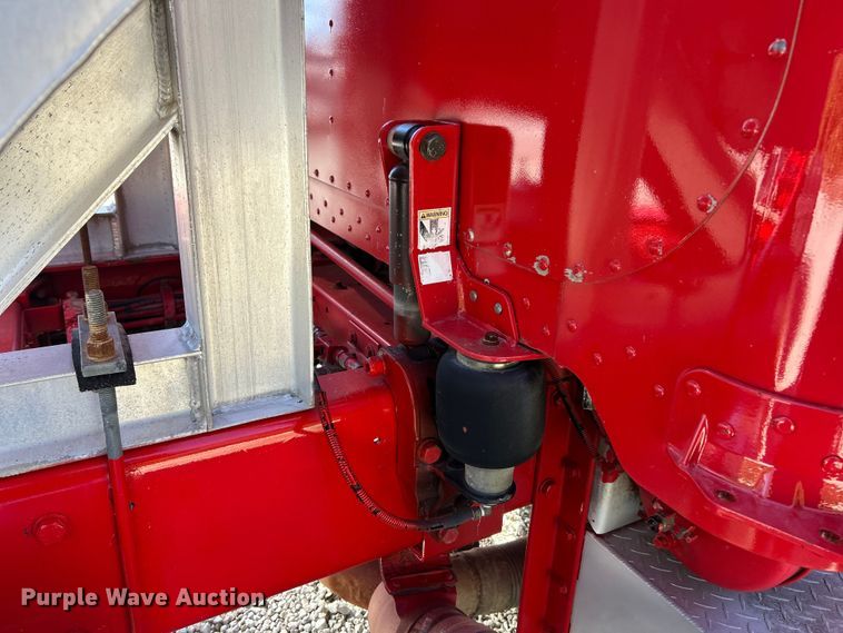 image for item ET6595 1998 Peterbilt 379 semi truck