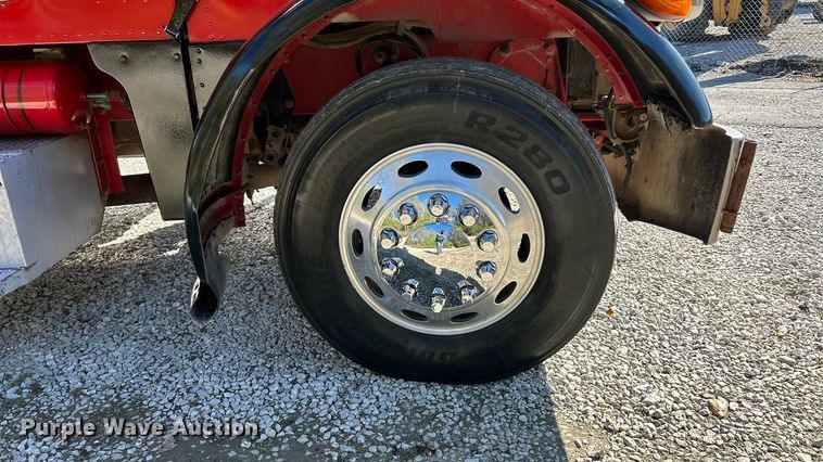 image for item ET6595 1998 Peterbilt 379 semi truck