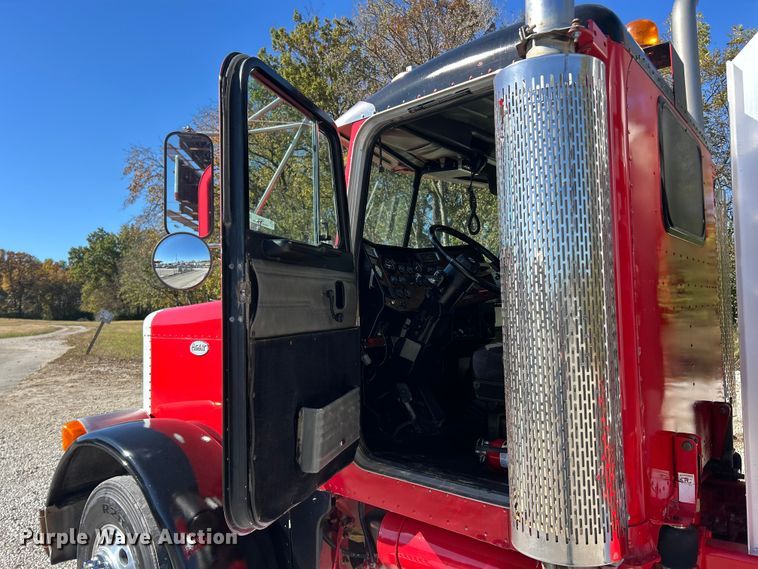 image for item ET6595 1998 Peterbilt 379 semi truck