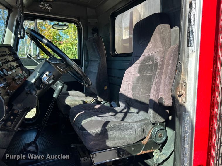 image for item ET6595 1998 Peterbilt 379 semi truck