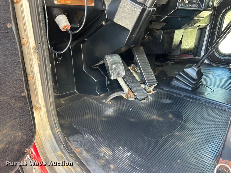 image for item ET6595 1998 Peterbilt 379 semi truck