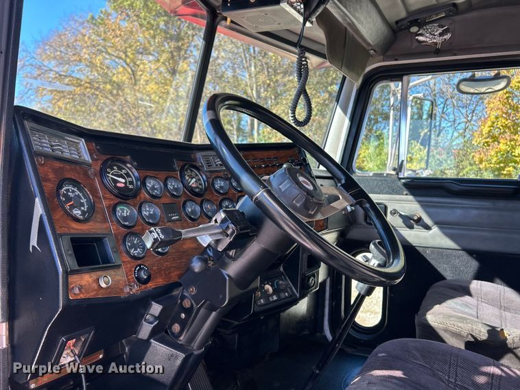 image for item ET6595 1998 Peterbilt 379 semi truck