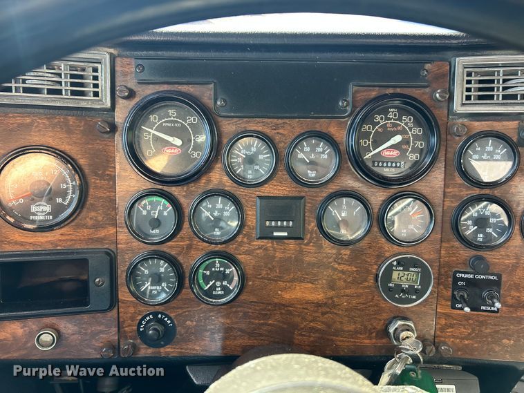 image for item ET6595 1998 Peterbilt 379 semi truck