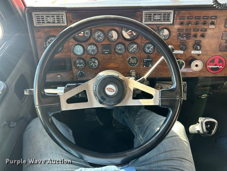 image for item ET6595 1998 Peterbilt 379 semi truck