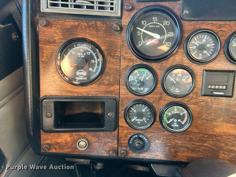 image for item ET6595 1998 Peterbilt 379 semi truck