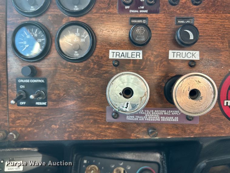 image for item ET6595 1998 Peterbilt 379 semi truck