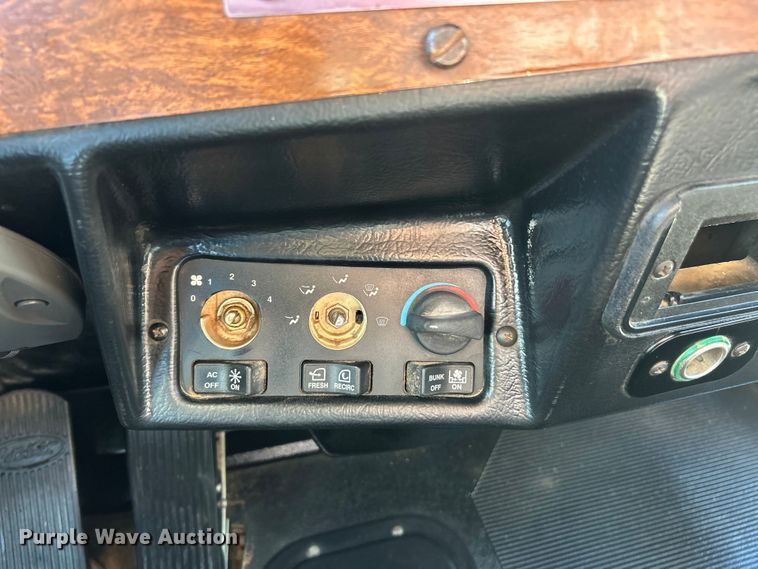 image for item ET6595 1998 Peterbilt 379 semi truck