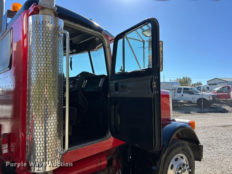 image for item ET6595 1998 Peterbilt 379 semi truck