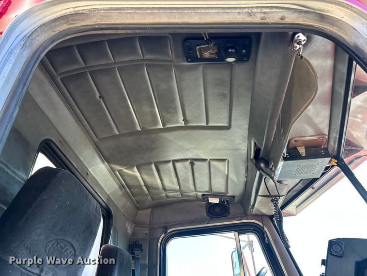 image for item ET6595 1998 Peterbilt 379 semi truck