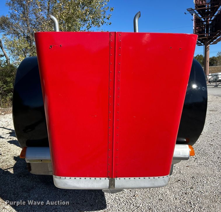 image for item ET6595 1998 Peterbilt 379 semi truck