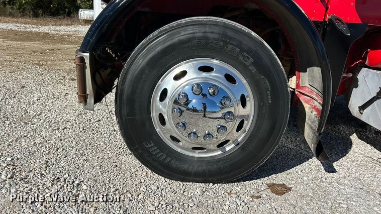 image for item ET6595 1998 Peterbilt 379 semi truck