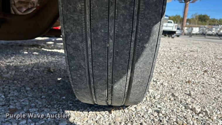 image for item ET6595 1998 Peterbilt 379 semi truck