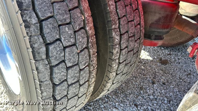 image for item ET6595 1998 Peterbilt 379 semi truck